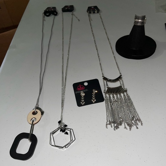 paparazzi Jewelry - NWT Paparazzi 8 pc Bundle Silver Geoand Jewelry Set